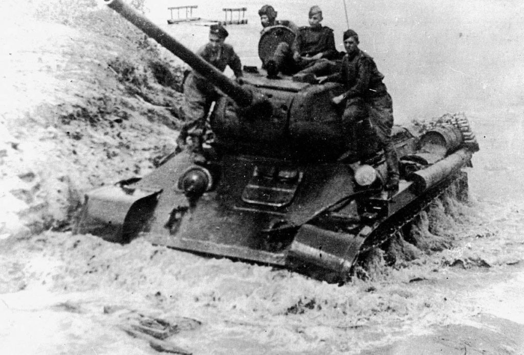 A T-34-85 emerges from the west bank of the Spree river on 17 April. Konev’s Fourth Guards Tank Army