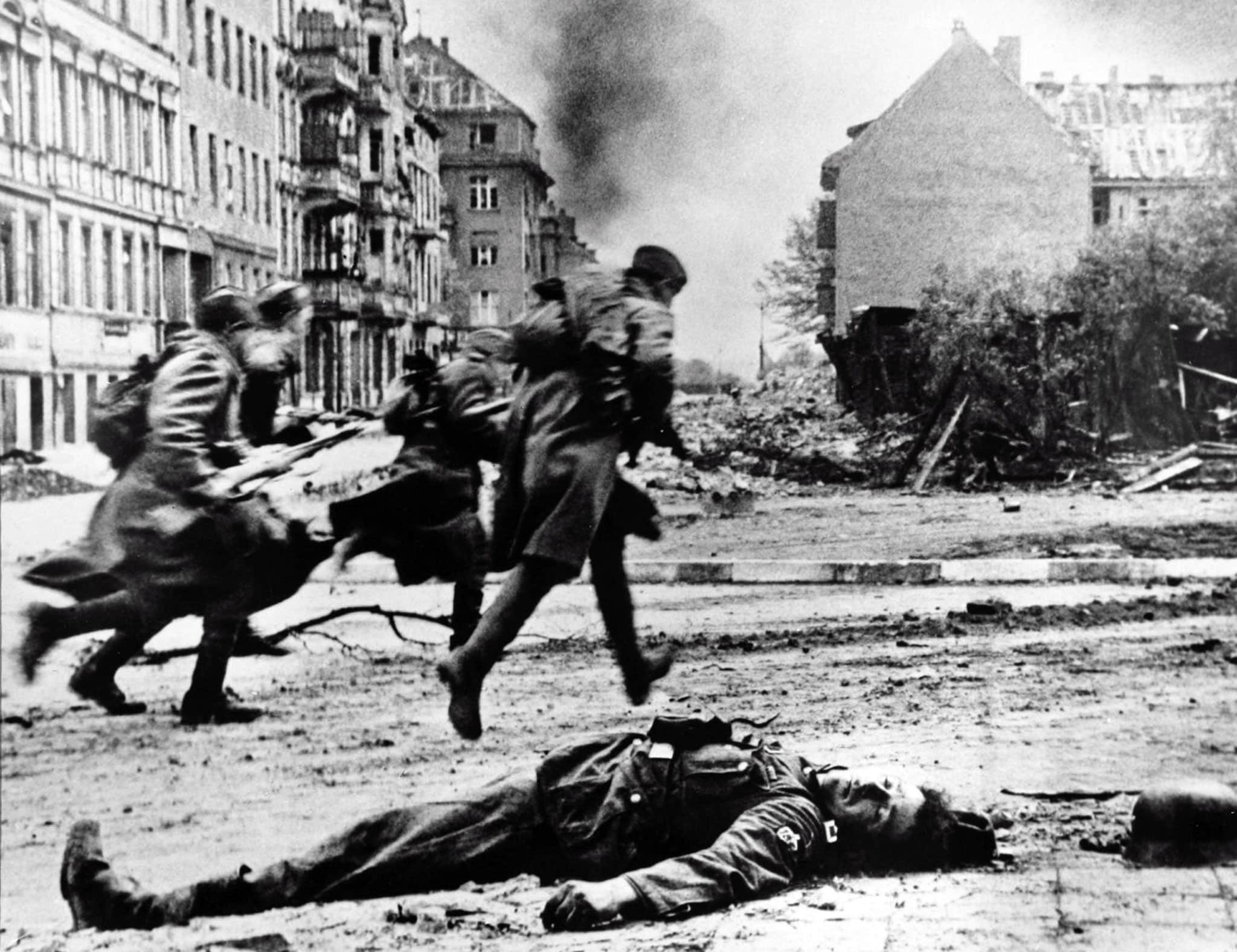 Soviet Red Army troops advance in Berlin to take up new positions