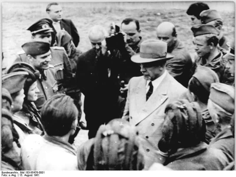 Walter Ulbricht visit border troops on August 14th 1961/Image: Bundesarchiv
