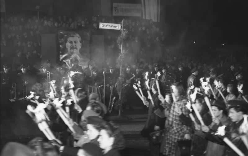Celebrations for Joseph Stalin's 70th birthday - with the renaming of Frankfurter Allee as Stalinallee/Image: Bundesarchiv Bild 183-S91423